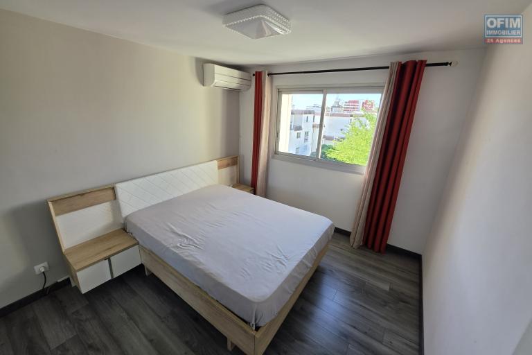 Superbe appartement T5 duplex de 124m2 entièrement refait à neuf et vendu meublé à Sainte Clotilde