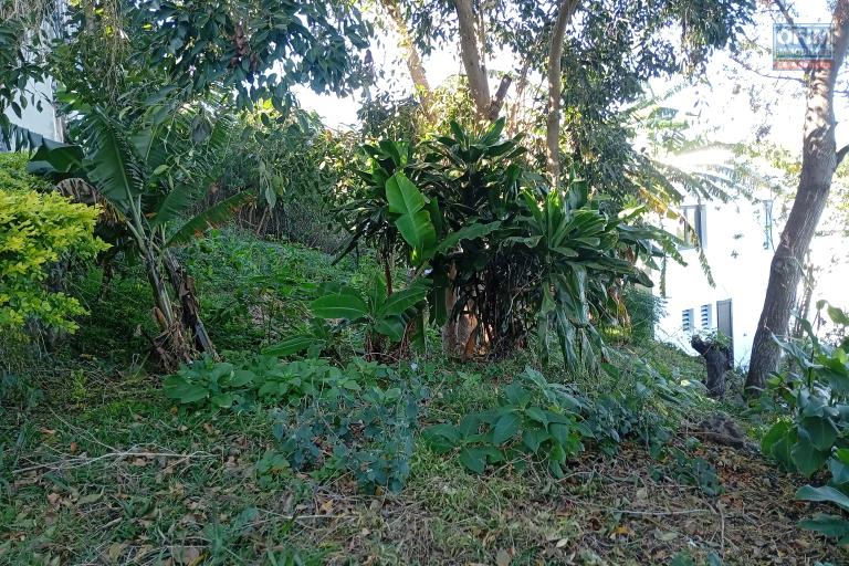 A VENDRE TERRAIN DE 374 M2 A ST GILLES LES HAUTS
