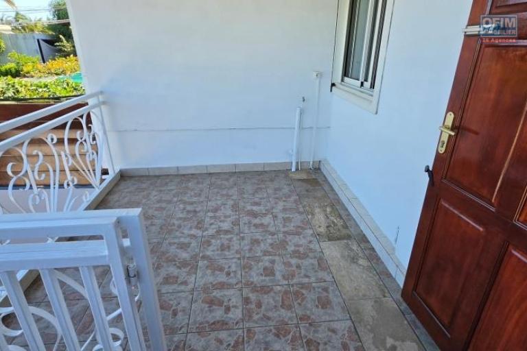 A louer joli appartement /maison F3 enti&egrave;rement r&eacute;nov&eacute; le Tampon proche centre ville