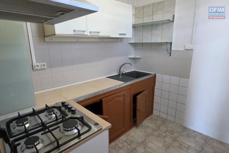 A louer joli appartement /maison F3 enti&egrave;rement r&eacute;nov&eacute; le Tampon proche centre ville