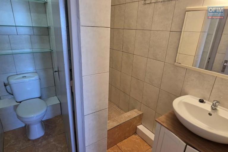 A louer joli appartement /maison F3 enti&egrave;rement r&eacute;nov&eacute; le Tampon proche centre ville