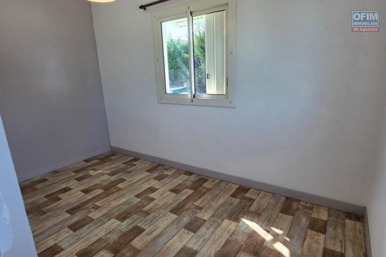 A louer joli appartement /maison F3 enti&egrave;rement r&eacute;nov&eacute; le Tampon proche centre ville