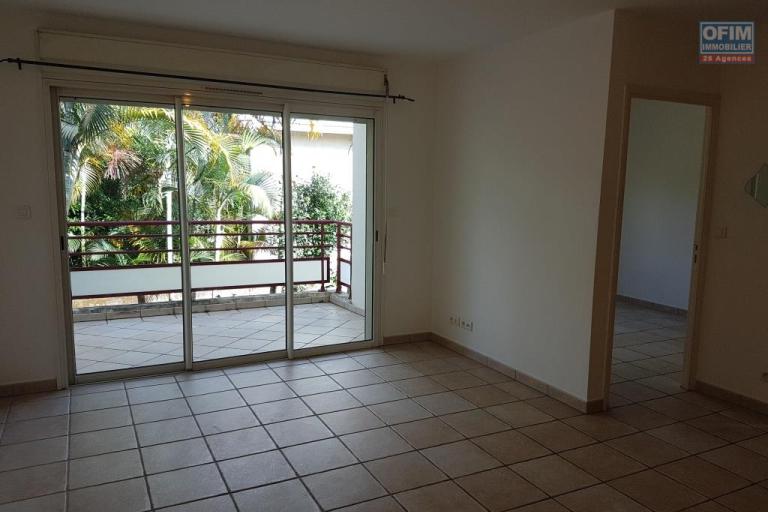 A vendre bel appartement de type F2 dans r&eacute;sidence avec piscine les 400 le Tampon