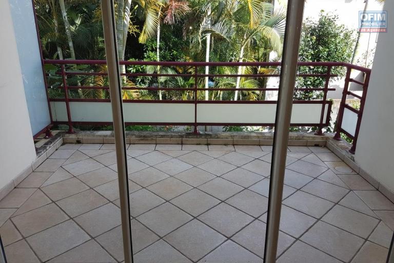 A vendre bel appartement de type F2 dans r&eacute;sidence avec piscine les 400 le Tampon