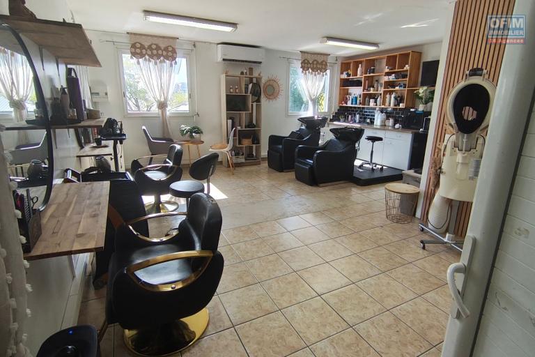 À VENDRE – Diamond'Hair Salon de coiffure clé en main à La Possession : 29 000 €