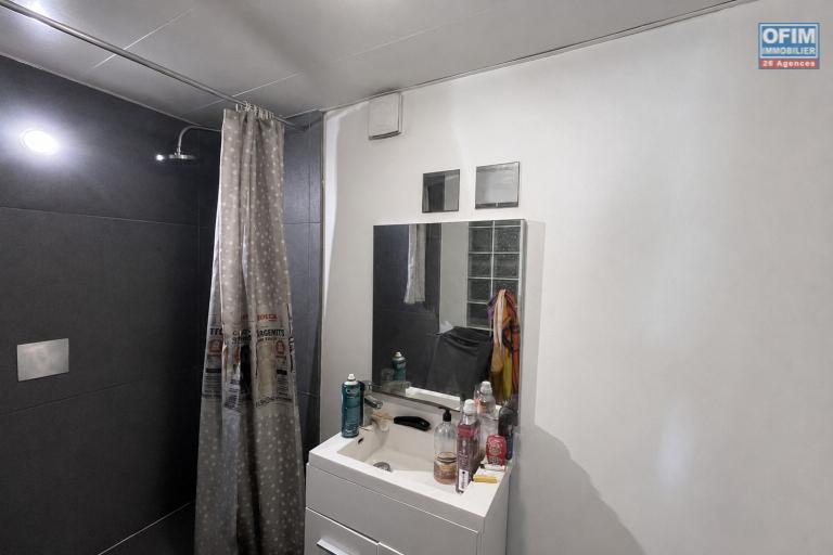 Saint-Gilles-les-Bains &ndash; Ensemble immobilier T2 + espace am&eacute;nag&eacute; ind&eacute;pendant