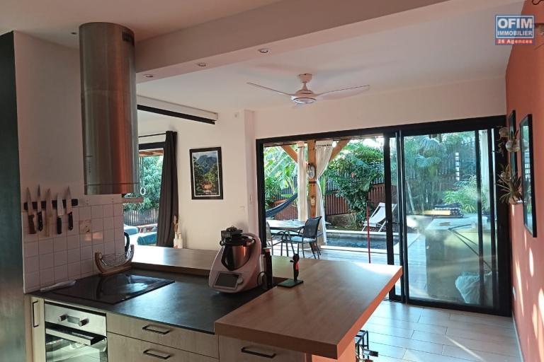 A VENDRE MAISON F4 DE 180 M2 DE SURFACE AVEC PISCINE ET VUE MER A ST LEU