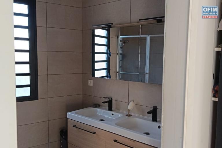 A VENDRE MAISON F4 DE 180 M2 DE SURFACE AVEC PISCINE ET VUE MER A ST LEU