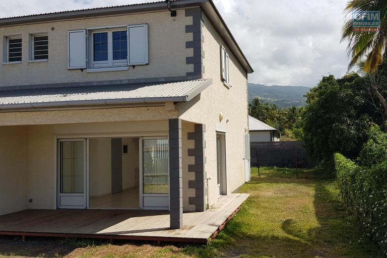 A louer villa F4 mitoyenne dans impasse proche route des Tamarins