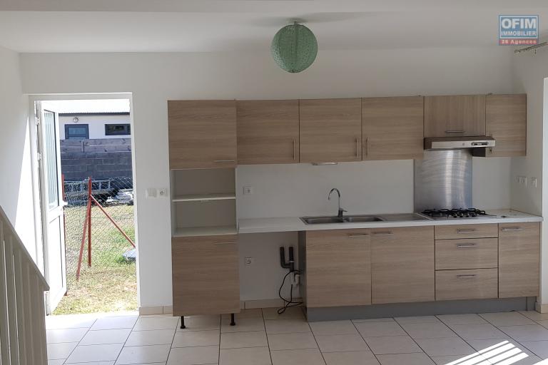 A louer villa F4 mitoyenne dans impasse proche route des Tamarins