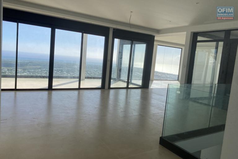 A vendre VILLA D&rsquo;ARCHITECTE AVEC VUE OC&Eacute;AN PANORAMIQUE &ndash; LA POSSESSION
