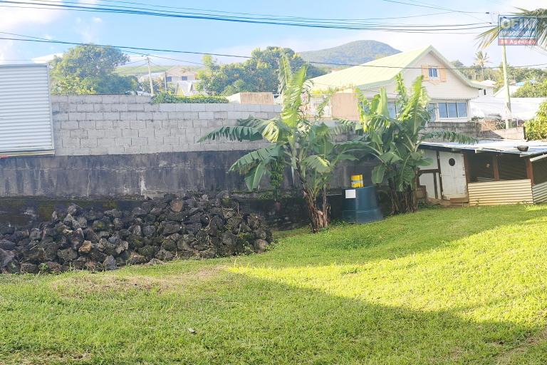 Trés beu terrain de 365 m2 constructible à Vincendo