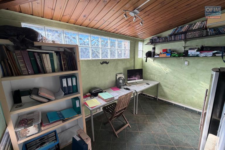 Villa de charme avec dépendance piscine et jacuzzi -Saint Paul - bureau