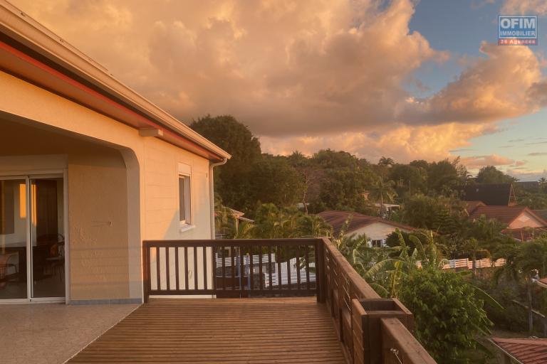 LA POSSESSION &ndash; QUARTIER BOEUF-MORT-Villa d&rsquo;exception avec vue oc&eacute;an, 7 chambres et fort potentiel patrimonial
