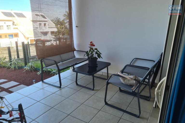 A louer magnifique appartement de type F2 MEUBLE d'environ 41 m² avec deux jardinets le Tampon proche université