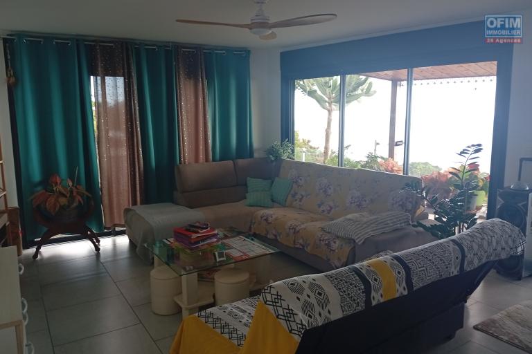 A VENDRE MAISON F3 DE PLAIN PIED DE 174 M2 DE SURFACE AVEC VUE MER A L'ETANG ST LEU