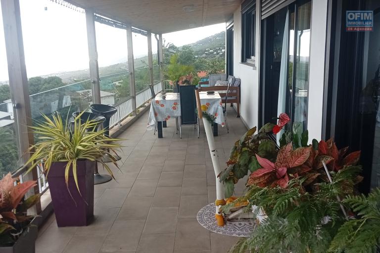 A VENDRE MAISON F3 DE PLAIN PIED DE 174 M2 DE SURFACE AVEC VUE MER A L'ETANG ST LEU