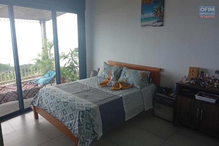 A VENDRE MAISON F3 DE PLAIN PIED DE 174 M2 DE SURFACE AVEC VUE MER A L'ETANG ST LEU