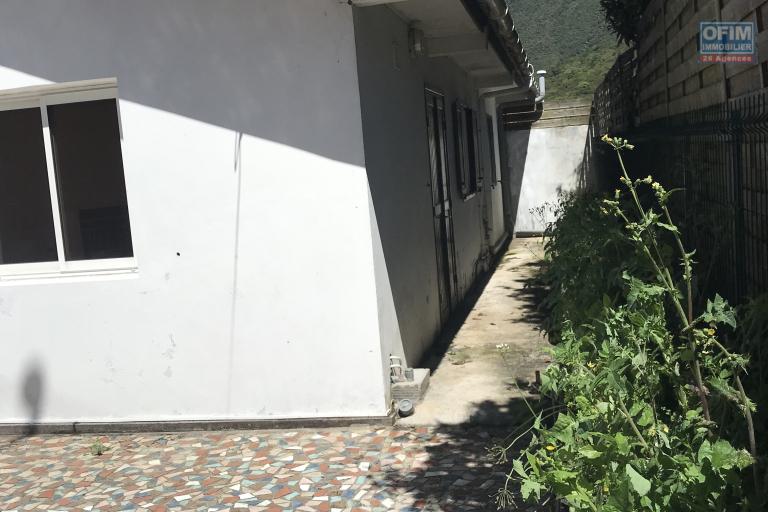 A louer villa f3 Les makes la riviere saint louis