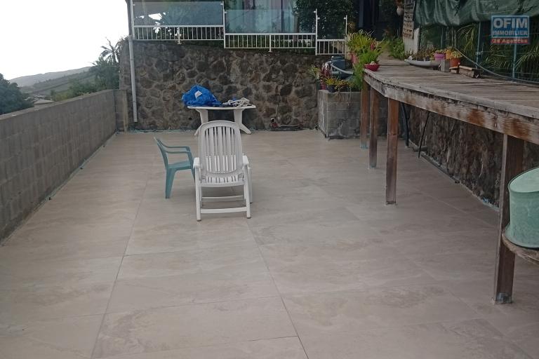 A VENDRE MAISON F3 DE PLAIN PIED DE 174 M2 DE SURFACE AVEC VUE MER A L'ETANG ST LEU