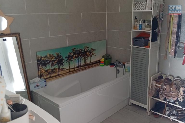 A VENDRE MAISON F3 DE PLAIN PIED DE 174 M2 DE SURFACE AVEC VUE MER A L'ETANG ST LEU
