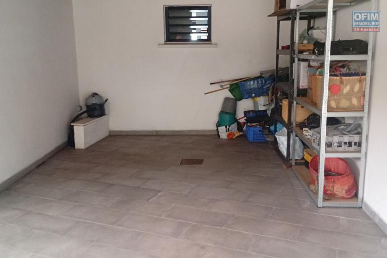 A VENDRE MAISON F3 DE PLAIN PIED DE 174 M2 DE SURFACE AVEC VUE MER A L'ETANG ST LEU