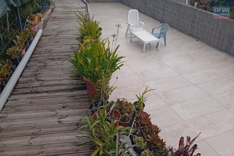 A VENDRE MAISON F3 DE PLAIN PIED DE 174 M2 DE SURFACE AVEC VUE MER A L'ETANG ST LEU
