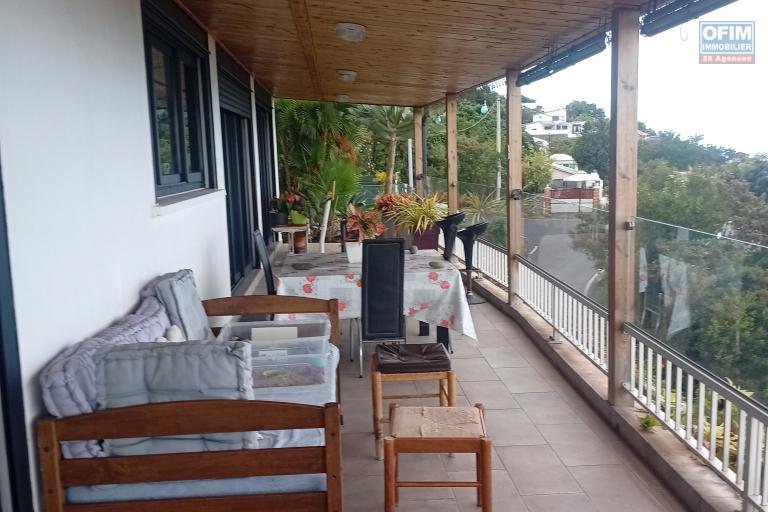 A VENDRE MAISON F3 DE PLAIN PIED DE 174 M2 DE SURFACE AVEC VUE MER A L'ETANG ST LEU