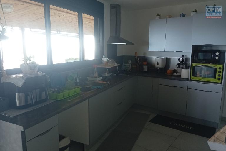 A VENDRE MAISON F3 DE PLAIN PIED DE 174 M2 DE SURFACE AVEC VUE MER A L'ETANG ST LEU