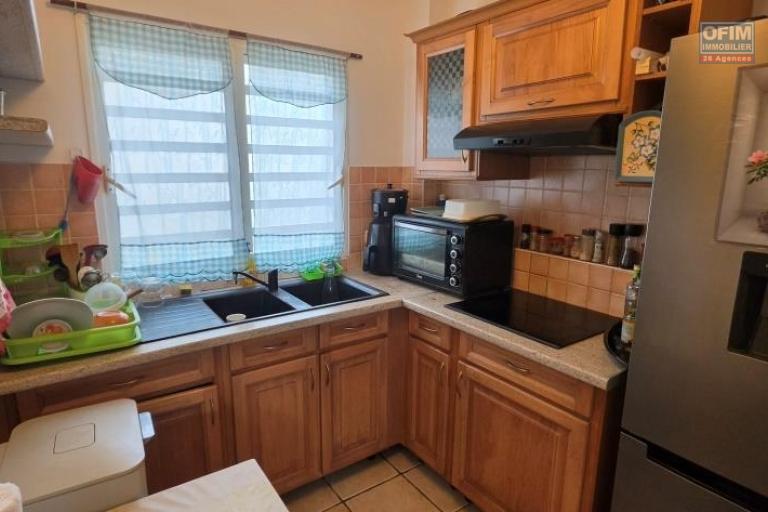 A vendre magnifique appartement F2 avec jardinet privatif dans r&eacute;sidence avec piscine le Tampon 400