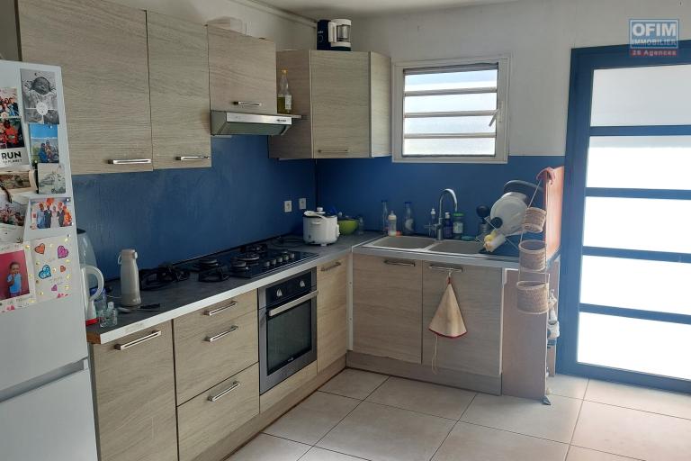 A louer à Piton Saint Leu appartement T4 triplex en rez de jardin de 92 m2