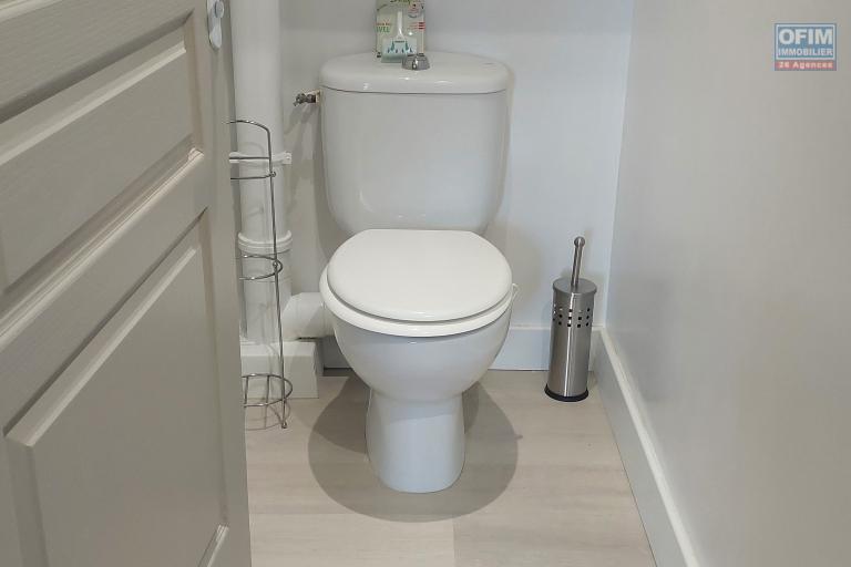 A louer bel appartement meublé à St Leu Stella