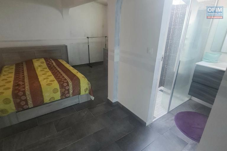 A Louer Villa de 4 chambres, dont 1 suite parentale, belle terrasse, jardin cl&ocirc;tur&eacute;, endroit au calme &agrave; STE MARIE/ TERRAIN ELISA