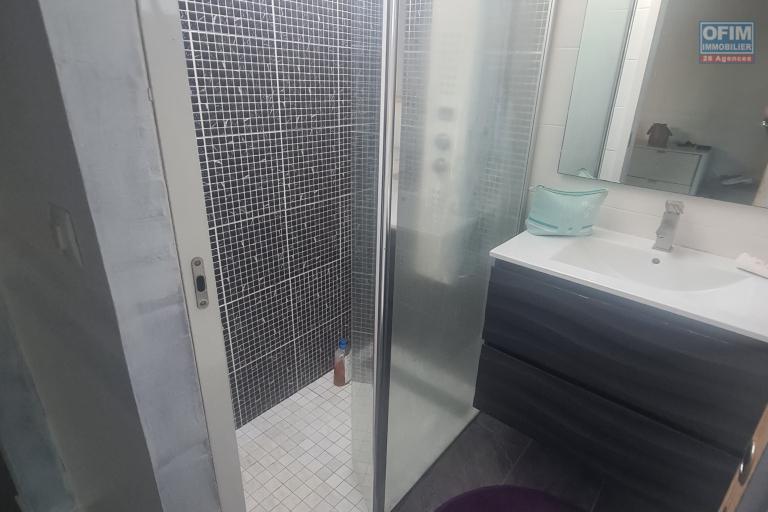 A Louer Villa de 4 chambres, dont 1 suite parentale, belle terrasse, jardin cl&ocirc;tur&eacute;, endroit au calme &agrave; STE MARIE/ TERRAIN ELISA
