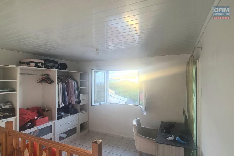 A Louer Villa de 4 chambres, dont 1 suite parentale, belle terrasse, jardin cl&ocirc;tur&eacute;, endroit au calme &agrave; STE MARIE/ TERRAIN ELISA