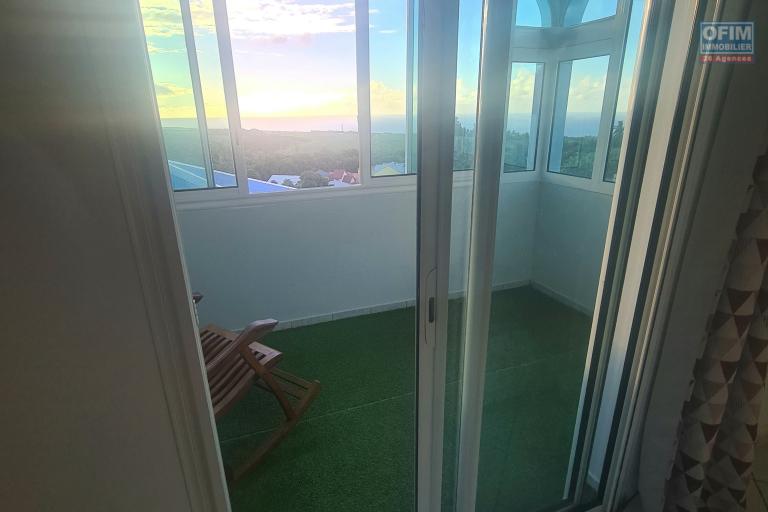 A Louer Villa de 4 chambres, dont 1 suite parentale, belle terrasse, jardin cl&ocirc;tur&eacute;, endroit au calme &agrave; STE MARIE/ TERRAIN ELISA
