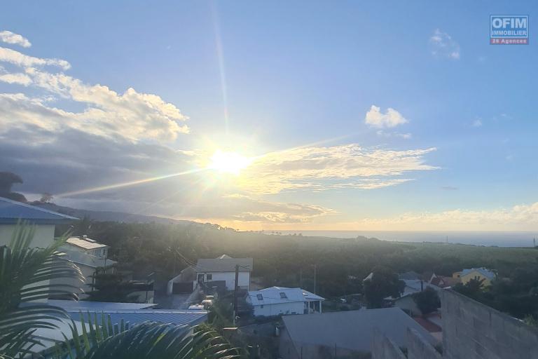 A Louer Villa de 4 chambres, dont 1 suite parentale, belle terrasse, jardin cl&ocirc;tur&eacute;, endroit au calme &agrave; STE MARIE/ TERRAIN ELISA