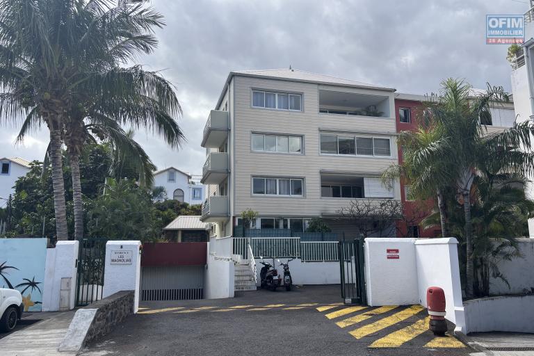 A vendre - Superbe T2 de 52 m2 entièrement rénové - Centre ville de Saint-Leu