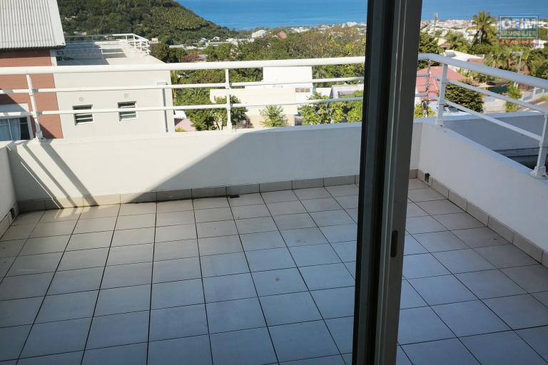 Beau studio avec vue mer et montagne