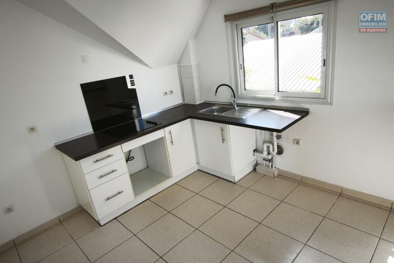 Beau studio avec vue mer et montagne