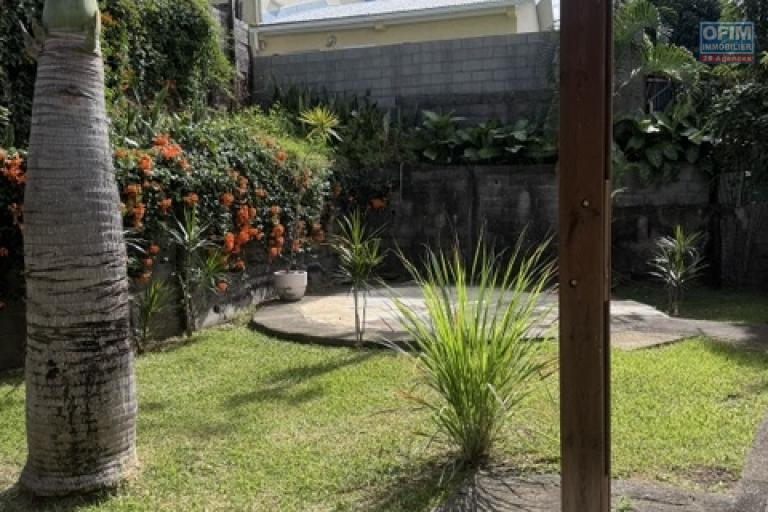 A louer cette jolie villa jumelée de type F5 avec garage sur le secteur de Dome...
