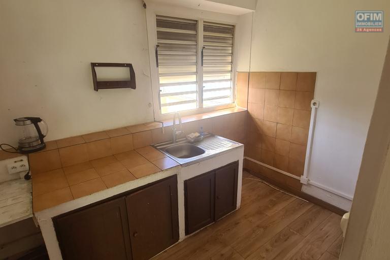 A Vendre Maison 2 chambres avec garage &agrave; SAINTE SUZANNE/ CENTRE