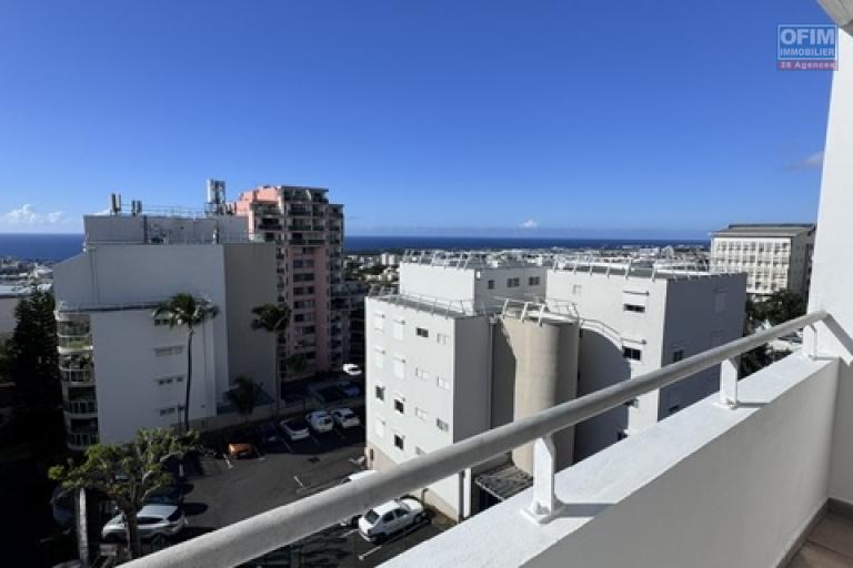 A louer ce joli appartement de type F2 sur la r&eacute;sidence GEORGES BRASSENS &agrave; Sainte Clotilde.