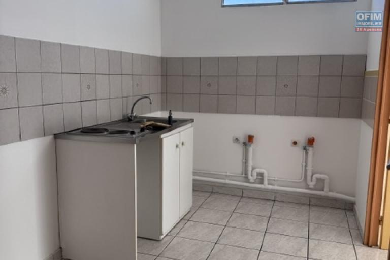 A louer ce joli appartement de type F2 sur la r&eacute;sidence GEORGES BRASSENS &agrave; Sainte Clotilde.