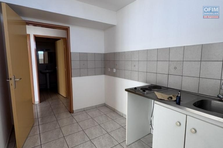 A louer ce joli appartement de type F2 sur la r&eacute;sidence GEORGES BRASSENS &agrave; Sainte Clotilde.