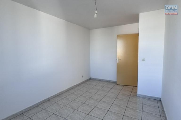 A louer ce joli appartement de type F2 sur la r&eacute;sidence GEORGES BRASSENS &agrave; Sainte Clotilde.