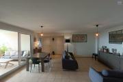 A vendre magnifique appartement 3 chambres avec vue sur mer et 2 parkings au centre ville de Saint-Denis