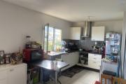 A vendre beau duplex T3 avec varangue- Dernier étage- Vue sur la ville, mer et montagne.