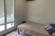 A vendre beau duplex T3 avec varangue- Dernier étage- Vue sur la ville, mer et montagne.