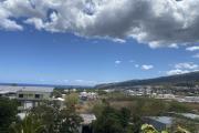 A vendre beau duplex T3 avec varangue- Dernier étage- Vue sur la ville, mer et montagne.